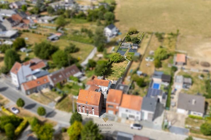 Te renoveren woning op den buiten met veel ruimte en tuin