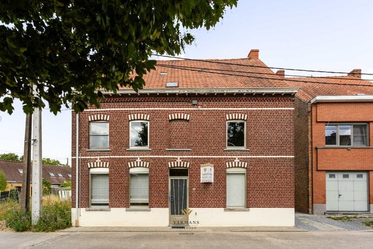 Te renoveren woning op den buiten met veel ruimte en tuin
