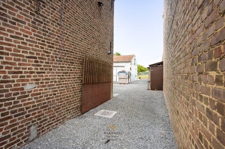 Te renoveren woning op den buiten met veel ruimte en tuin