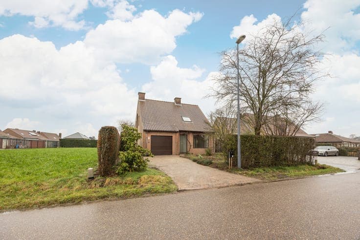 Rustig gelegen open bebouwing met ruime tuin