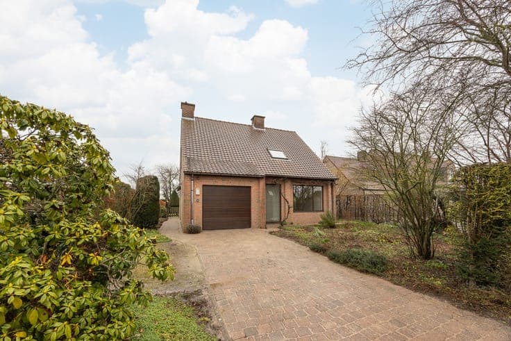 Rustig gelegen open bebouwing met ruime tuin