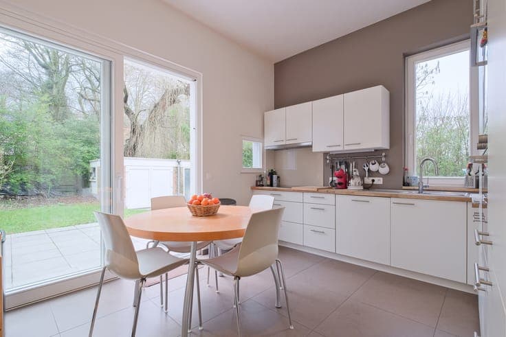 Florida: 5-bedroom house + medical practice