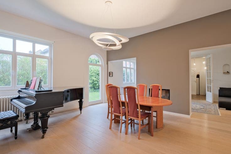 Florida: 5-bedroom house + medical practice