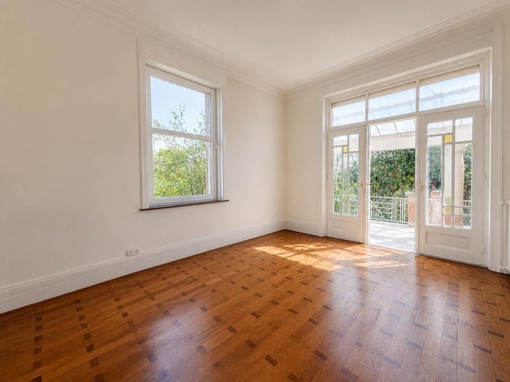 ART DECO house - +/-257sqm - 5 bedrooms with garage & garden
