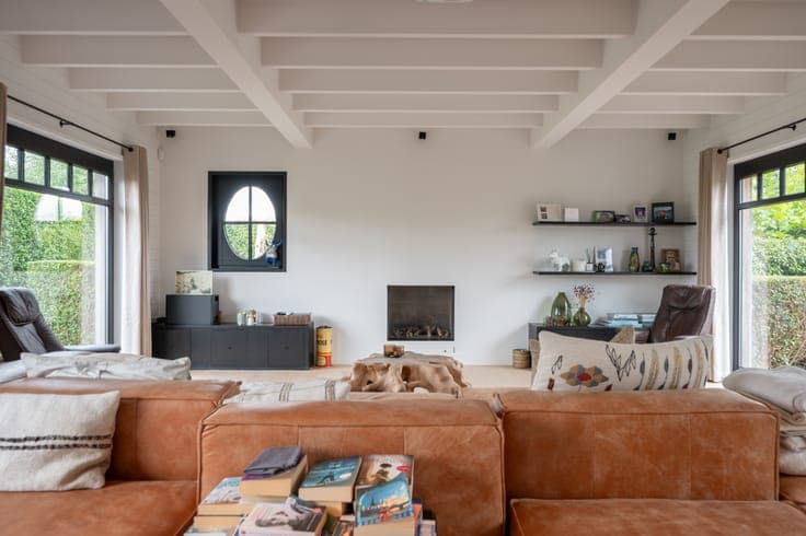 Beautiful detached villa with open views and outdoor swim...