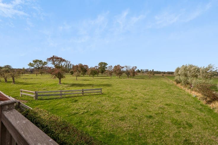 Beautiful detached villa with open views and outdoor swim...