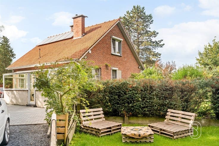 Stunning detached home in a prime location