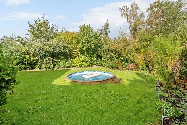 Stunning detached home in a prime location