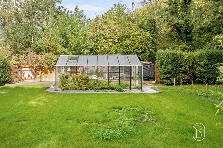 Stunning detached home in a prime location