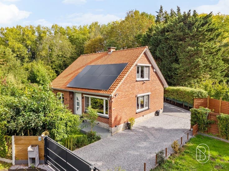 Stunning detached home in a prime location