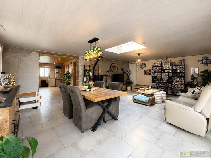 Te koop, gezellige woning met polyvalent bijgebouw in een...