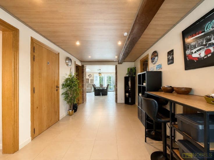 Te koop, gezellige woning met polyvalent bijgebouw in een...