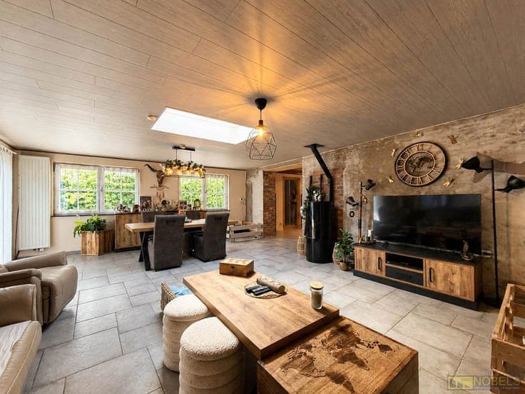 Te koop, gezellige woning met polyvalent bijgebouw in een...
