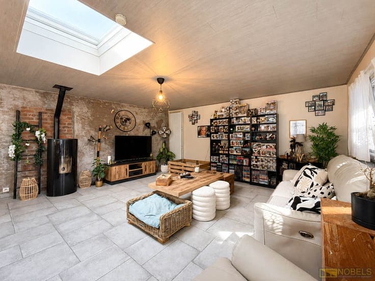 Te koop, gezellige woning met polyvalent bijgebouw in een...