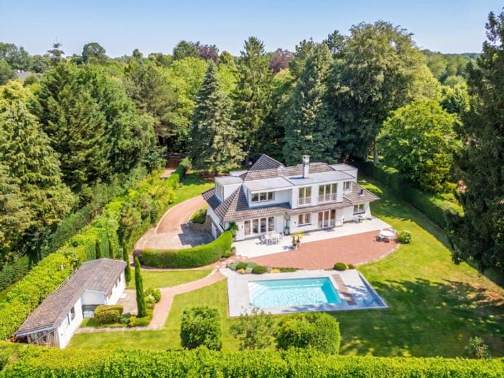 Bright, charming villa in a peaceful setting, south-facing
