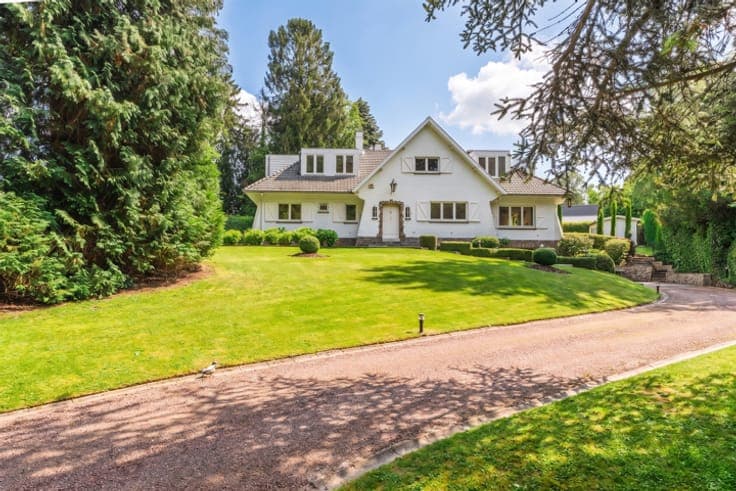 Bright, charming villa in a peaceful setting, south-facing