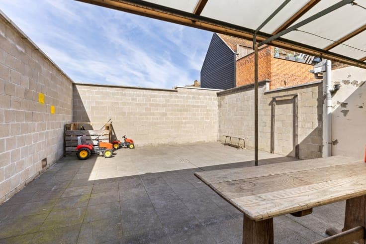 Spacious house with commercial space for sale in De Panne!