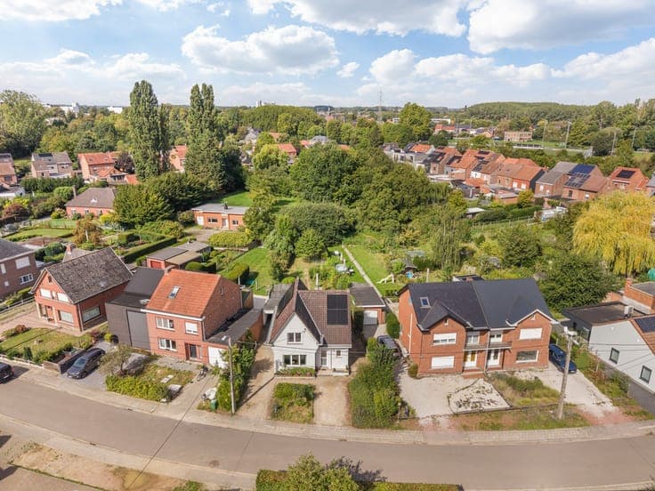 Goed gelegen, vrijstaande en lichtrijke woning met een op...