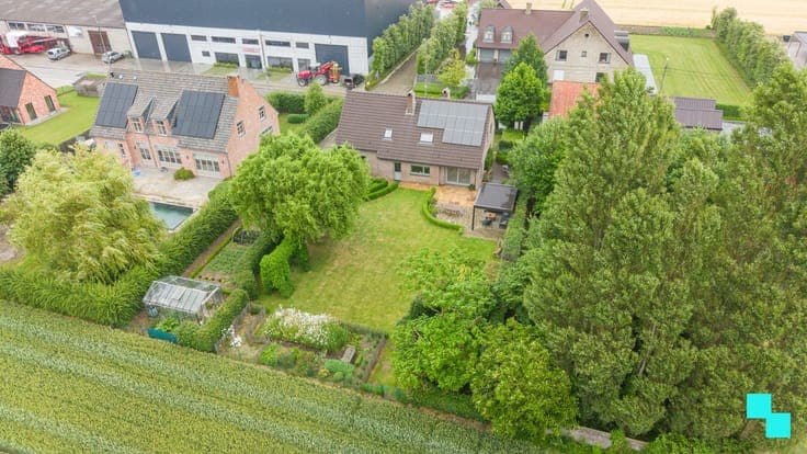 Instapklare villa met 5 slaapkamers en prachtige tuin - R...