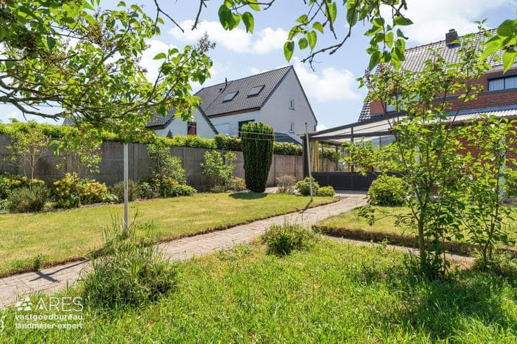 goed gelegen degelijke en ruime woning op 513m² grond