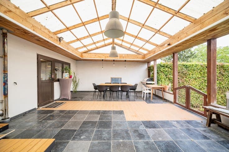 Renovated 5-bedroom house with spacious garden in Seraing