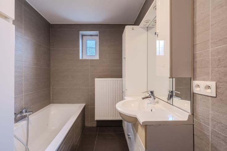 Zeer goed gelegen halfopen woning met zonnige tuin met ta...