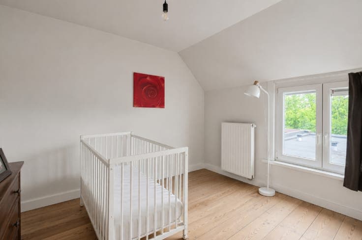 Zeer goed gelegen halfopen woning met zonnige tuin met ta...