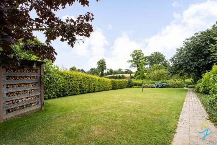FOR SALE: Spacious family home with garden in Zottegem
