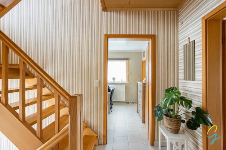 FOR SALE: Spacious family home with garden in Zottegem
