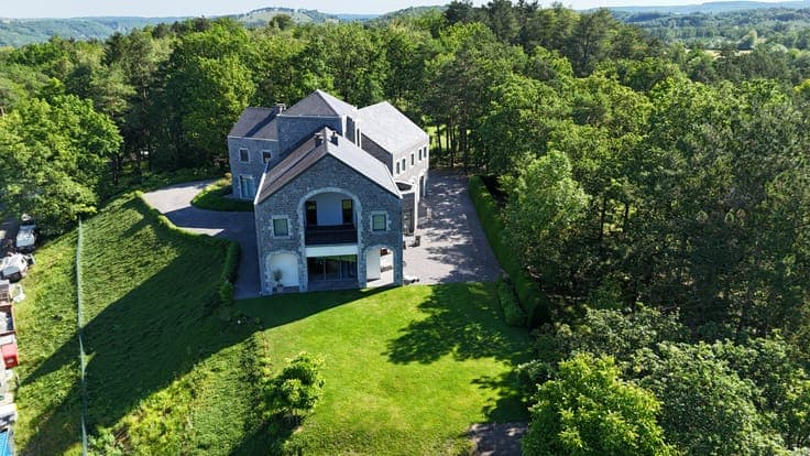 An exceptional property, surrounded by the golf course fair