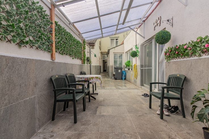 Fully renovated home (2023) with kangaroo living area and...