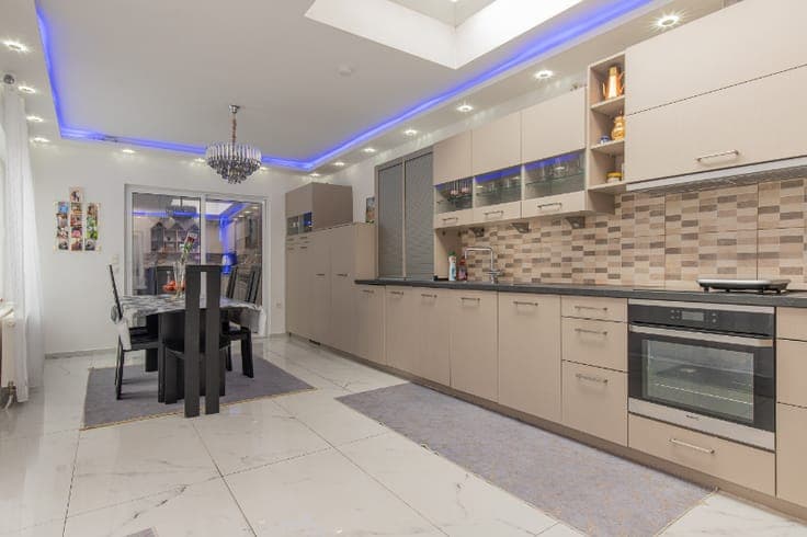 Fully renovated home (2023) with kangaroo living area and...