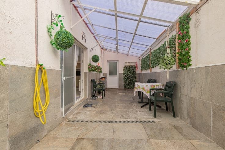 Fully renovated home (2023) with kangaroo living area and...