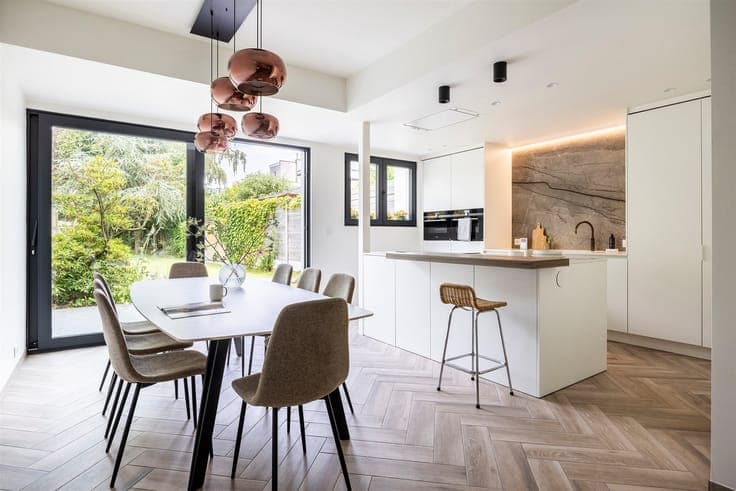 SPACIOUS, HIGH-QUALITY FAMILY HOME IN A FANTASTIC LOCATION