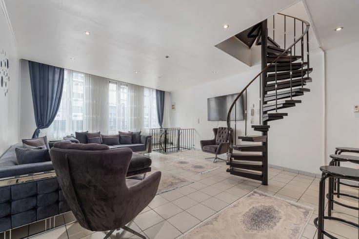 Investment property with duplex & shop