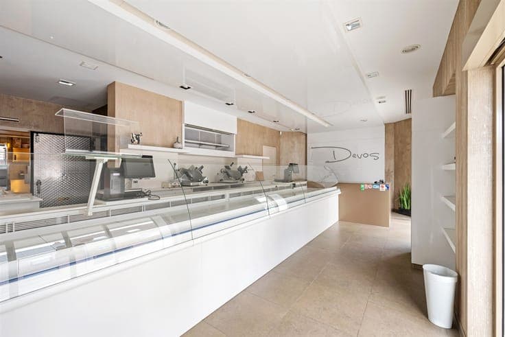 Unique opportunity to combine living and working