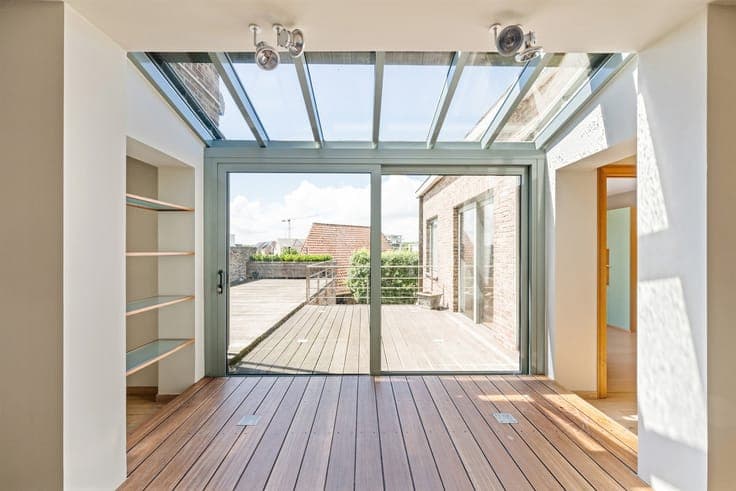 Unique opportunity to combine living and working