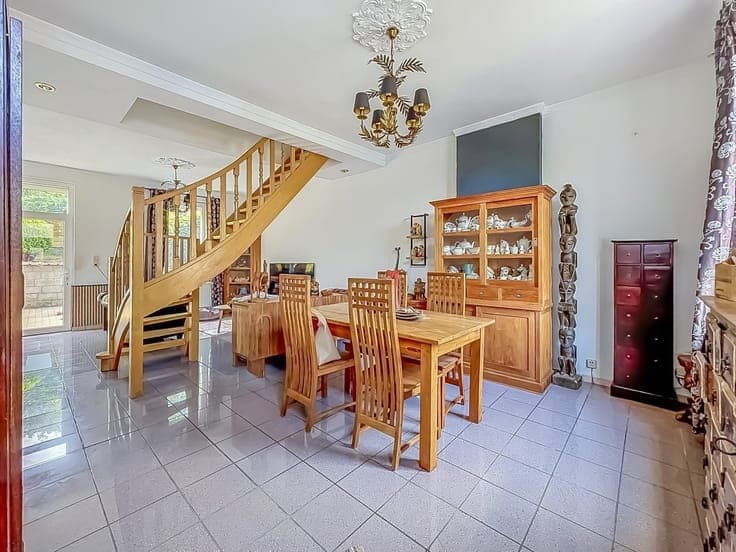 JOLIE MAISON AVEC GARAGE ET TERRAIN EN ZONE DHABITAT
