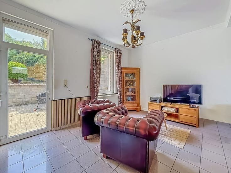 JOLIE MAISON AVEC GARAGE ET TERRAIN EN ZONE DHABITAT
