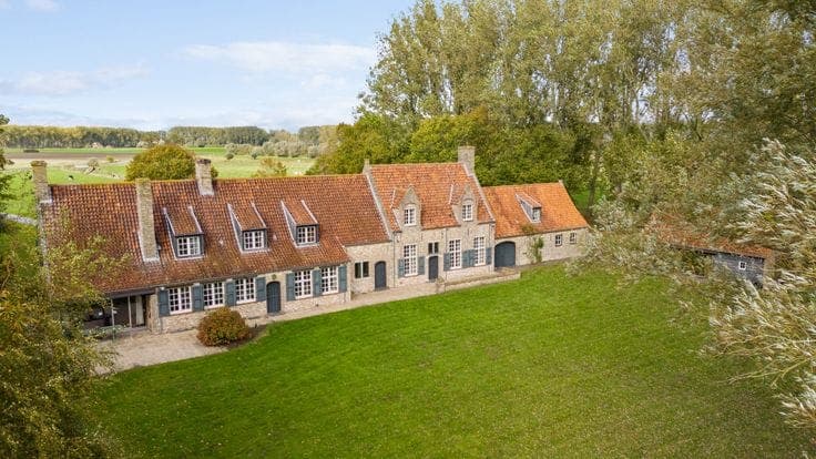 Exceptional country house in Damme