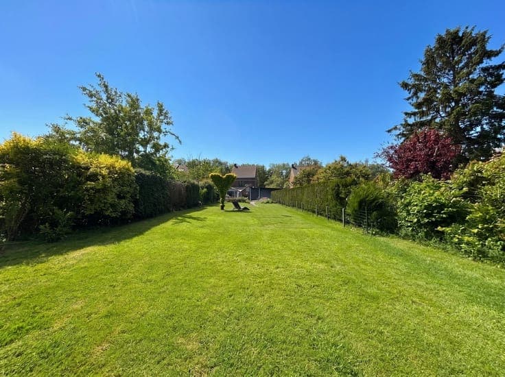 Splendide maison avec grand hangar et jardin