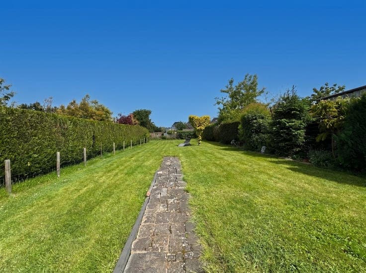 Splendide maison avec grand hangar et jardin