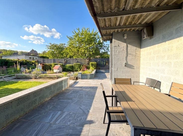 Splendide maison avec grand hangar et jardin