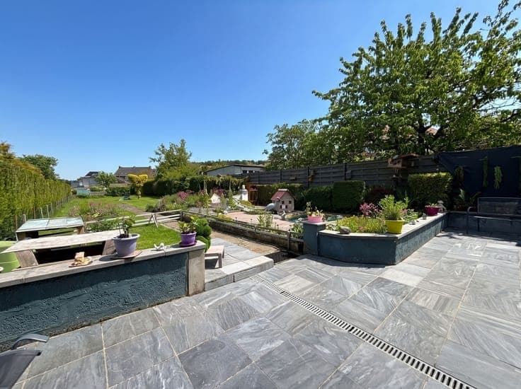 Splendide maison avec grand hangar et jardin