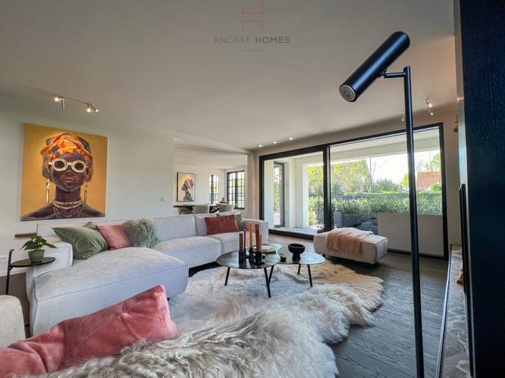 Large renovated villa in residential villa district near ...