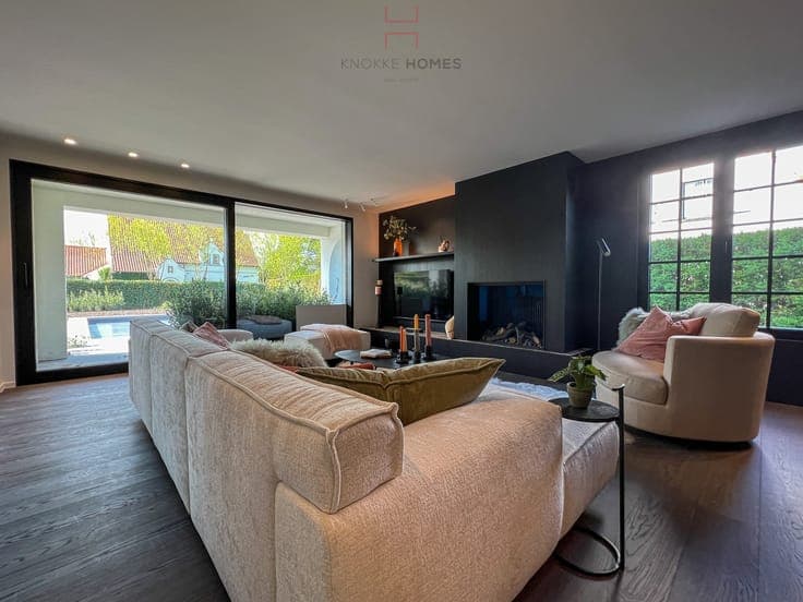 Large renovated villa in residential villa district near ...