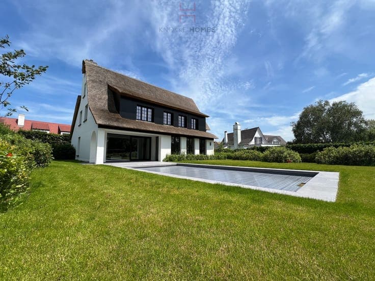 Large renovated villa in residential villa district near ...