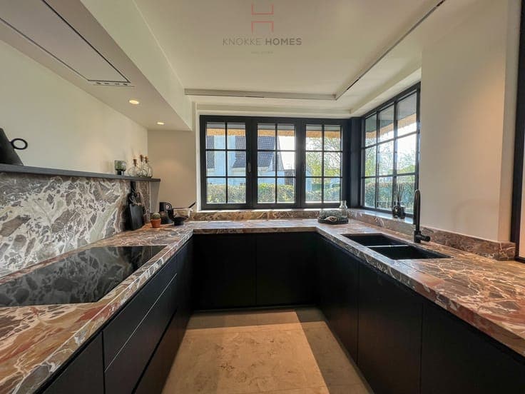 Large renovated villa in residential villa district near ...