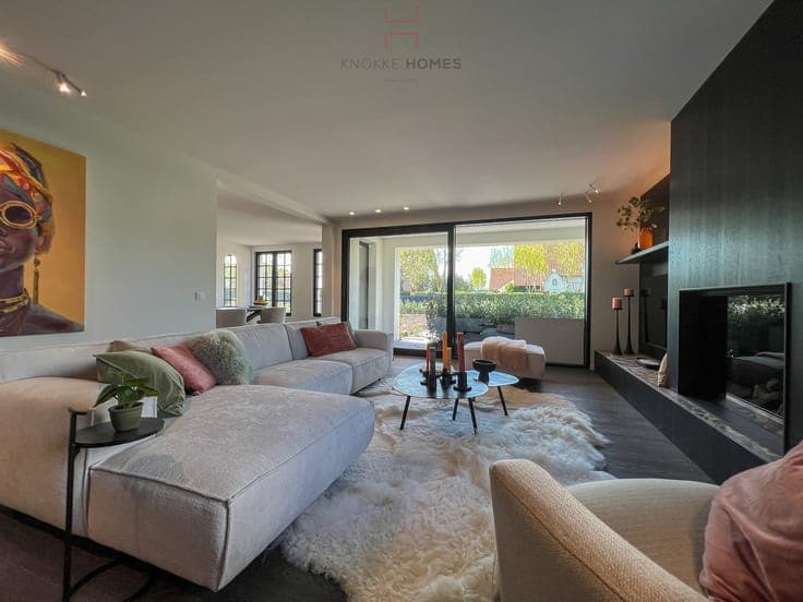 Large renovated villa in residential villa district near ...