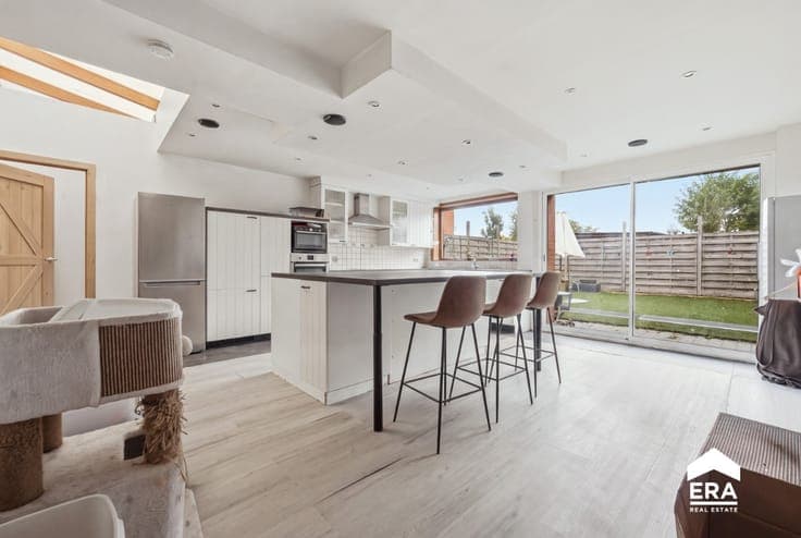 Spacious family home with many advantages in Roeselare